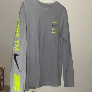 NIKE long sleeve shirt size medium